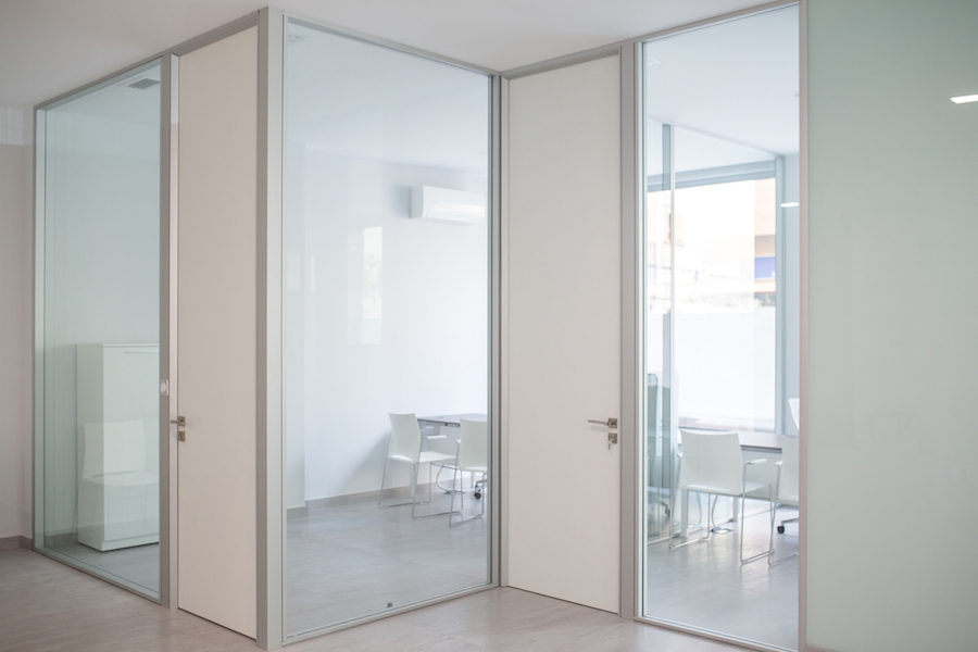 Mampara divisoria doble vidrio y puerta