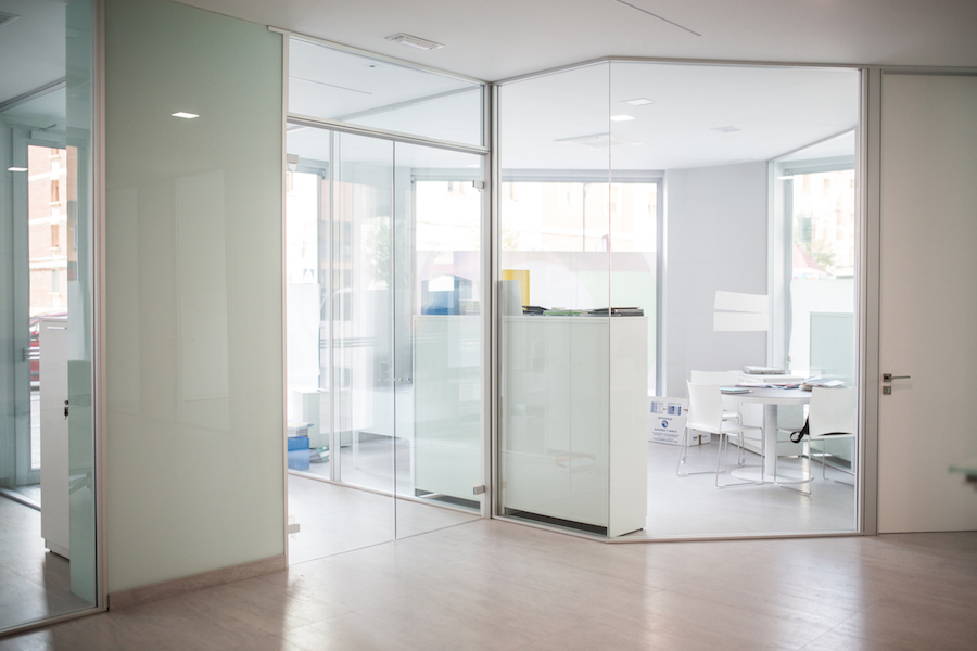 Divisoria de oficina doble vidrio y puerta