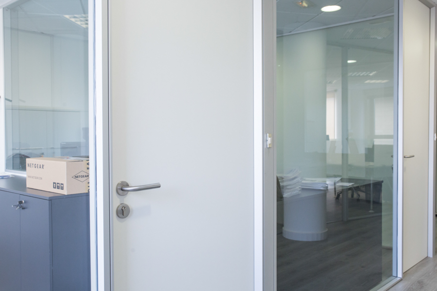 Puerta ciega de mampara de oficina