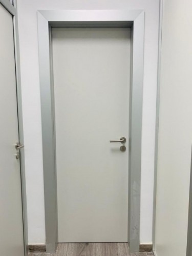 Mampara Monopanel con puerta cerrada