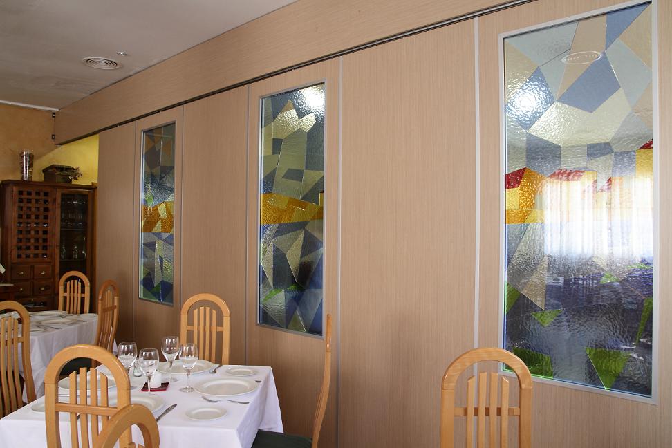 Tabiques Móviles Monopanel mixto vidrio y madera plegado-01