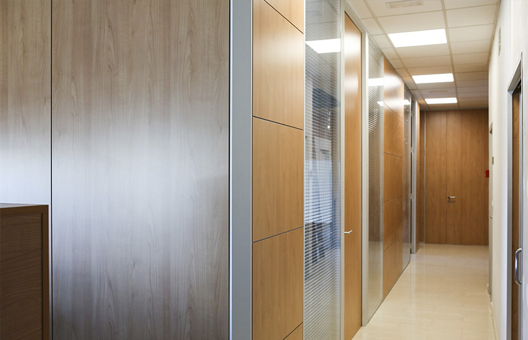 División de oficina doble panel entrecalle y vidrios