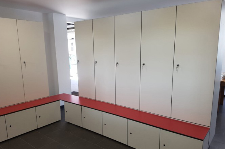 Taquillas vestuario fenólicas una puerta con banco-02