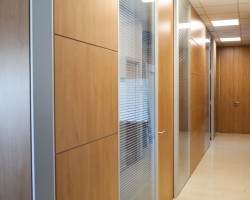 Mampara de oficina bipanel mixta con doble vidrio