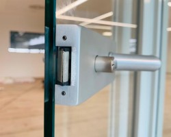 Manivela con cerradura de puerta de vidrio seguridad en mampara de oficina