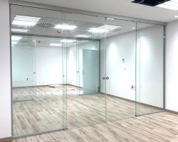 Mampara de oficina 1 vidrio a testa con aluminio color plata-06