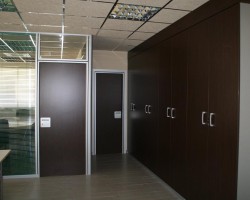 Mampara divisoria de oficina bicristal con estructura aluminio plata-13