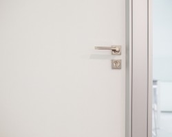 Puerta mampara ciega