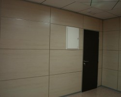 Mampara de oficina bipanel apaisada-05 con estructura aluminio plata-05