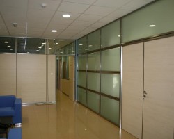 Mampara de oficina bicristal con cuatro apaisados y con entrecalles-01