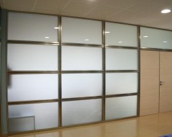 Mampara de oficina bicristal con cuatro apaisados y con entrecalles-04