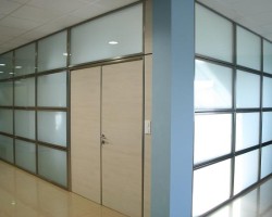 Mampara de oficina bicristal con cuatro apaisados y con entrecalles-05