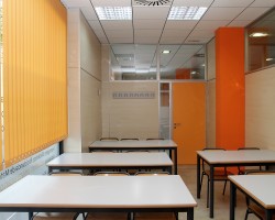 Mampara de oficina mixta bipanel y bicristal con forro de columna-05