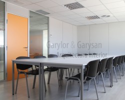 Mampara de oficina mixta bipanel y cristal con entrecalle-05