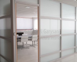 Mampara de oficina cristal en apaisado con entrecalle-08