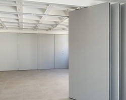 Tabique móvil acústico Monodireccional en melamina cerrado y abierto