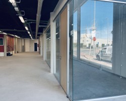 Mampara de oficina doble vidrio a testa con puerta ciega-13