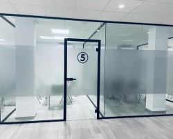 Mampara de oficia en cristal con puerta de cristal de seguridad-03
