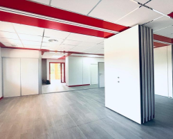 Tabique móvil acústico especial con puerta