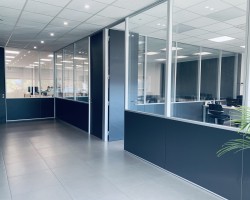 Mampara divisoria de oficina doble panel y doble vidrio