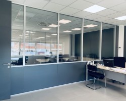 Mampara divisoria de oficina doble panel y doble vidrio-07