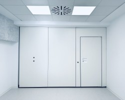 Tabique Móvil Acústico Multidireccional color blanco en Colegio Fisioterapeutas de Alicante-02