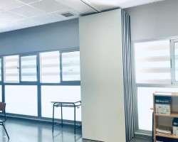 Tabique móvil acústico monodireccional plegado-03