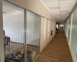 Mampara bipanel mixta vidrio y madera-02