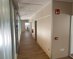 Mampara de oficina bipanel y estructura aluminio blanco