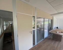 Mampara bipanel mixta vidrio y madera-05