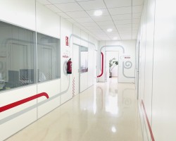 Mampara bipanel acústica alzado mixto vidrio y madera