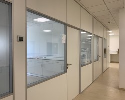 Mampara de oficina bipanel mixta con vidrio-05