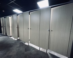 Cabinas sanitarias cornisa aluminio