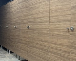 Cabinas sanitarias especiales para Gimnasio Areafit en Reus