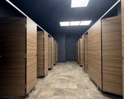 Cabinas sanitarias en gimnasio de Areafit de FReus