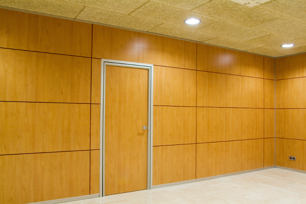 Forrado de paredes en madera con entrecalles